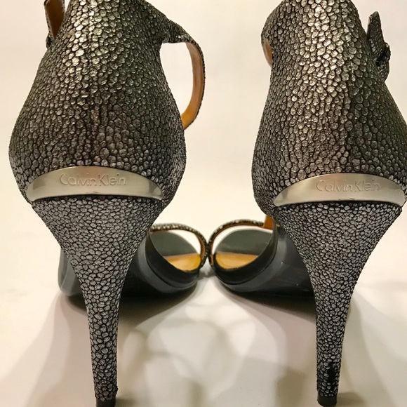 Calvin Klein Nasi T-Strap Shadow Gray Metallic 7.5 - Picture 4 of 8